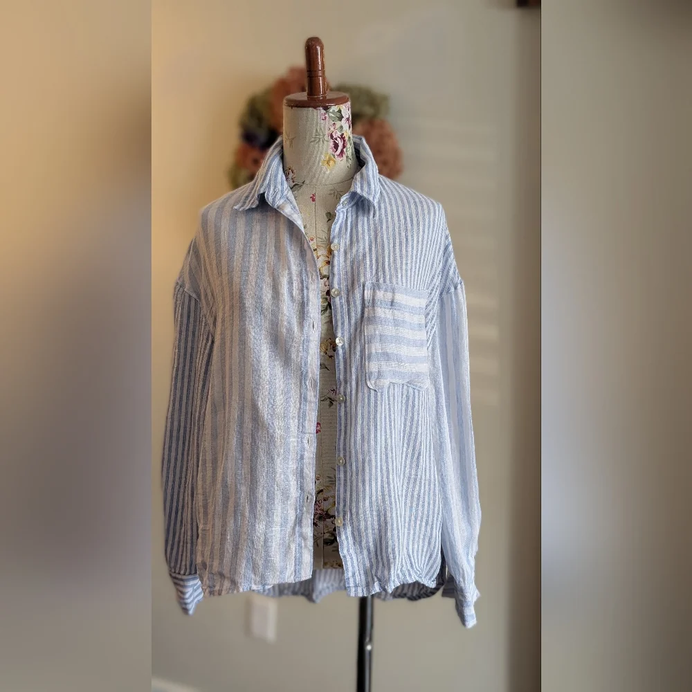 Nicole Miller Blue and White Striped Long Sleeve‎ Top - Picture 2 of 9